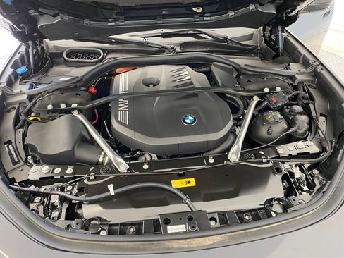 New 2026 BMW 750e xDrive w/ Premium Package image 32