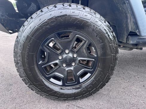 Used 2013 Jeep Wrangler Unlimited Sahara AWD/4WD image 11