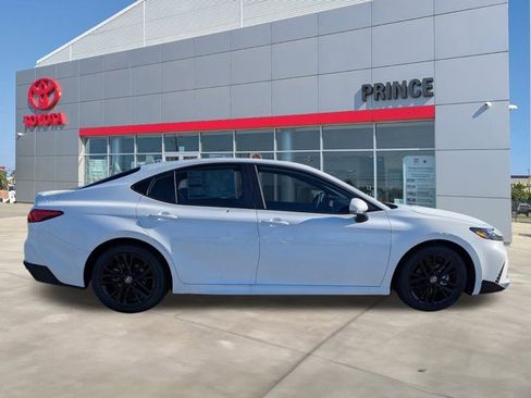 New 2026 Toyota Camry SE image 3