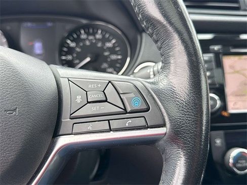 Used 2018 Nissan Rogue SL w/ Premium Package image 26