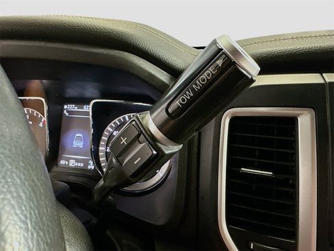 Used 2018 Nissan Titan SL w/ Midnight Edition image 18