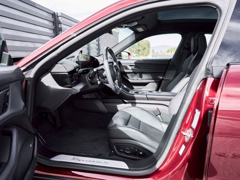 Used 2021 Porsche Taycan 4S image 31