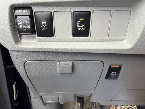 Used 2016 Toyota Sienna XLE FWD image 29