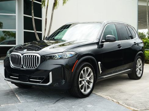 Used 2025 BMW X5 xDrive40i AWD/4WD image 3