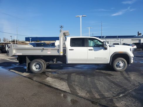New 2025 GMC Sierra 3500 Pro w/ Convenience Package image 3