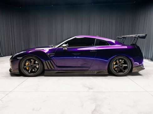 Used 2023 Nissan GT-R Premium w/ Premium Interior Package AWD/4WD image 15
