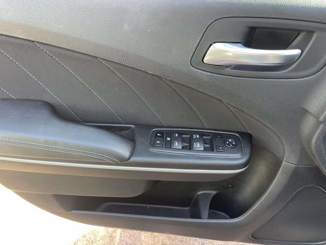 Used 2023 Dodge Charger SXT RWD image 16