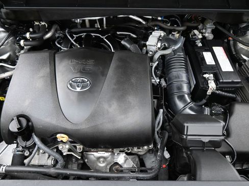 Used 2022 Toyota Highlander XLE image 22