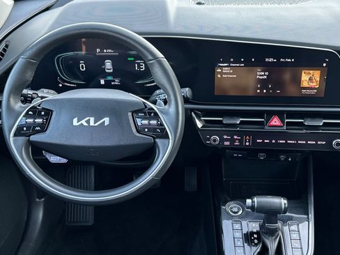 Used 2024 Kia Niro SX image 14