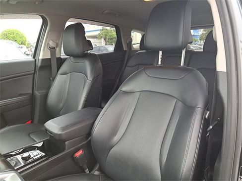 Used 2023 Kia Sportage EX image 18