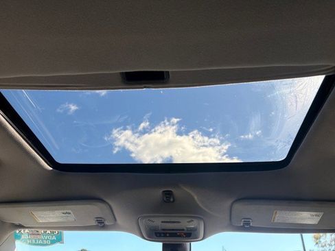 Used 2020 Chevrolet Traverse LT w/ Driver Confidence II Package image 4