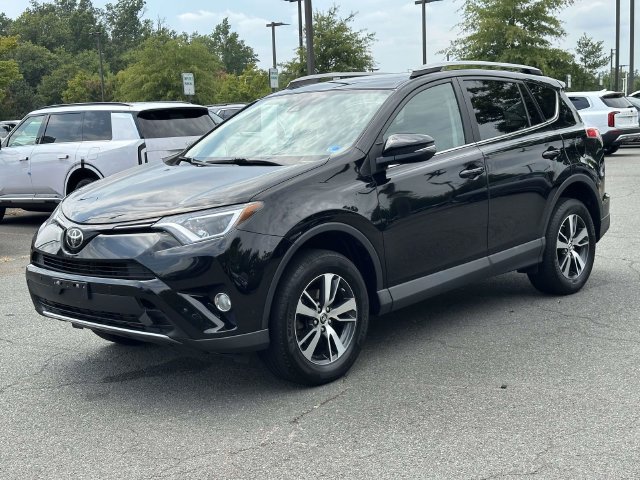 Used 2017 Toyota RAV4 XLE AWD/4WD image 5