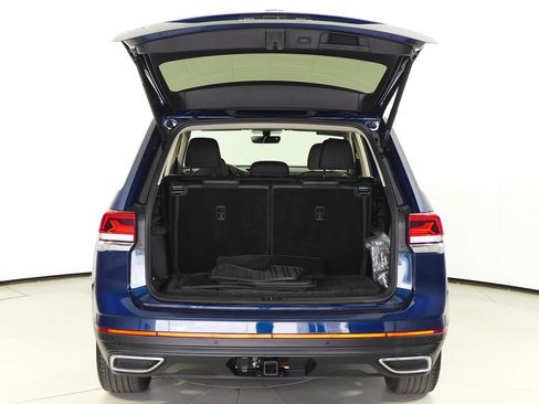 Certified 2023 Volkswagen Atlas SE w/ Black Wheel Package FWD image 10