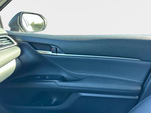 Used 2018 Toyota Camry XSE image 19