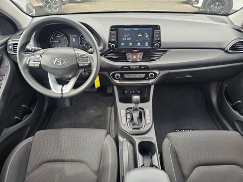 Used 2018 Hyundai Elantra GT FWD image 17