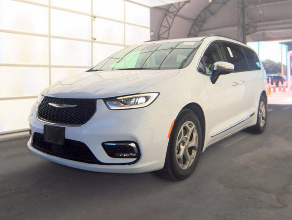 Used 2023 Chrysler Pacifica Limited FWD image 2