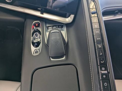 Used 2022 Chevrolet Corvette Stingray Premium Conv w/ Z51 Performance Package RWD image 18
