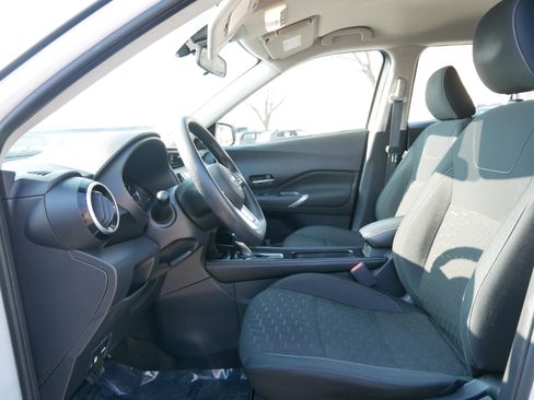 Used 2023 Nissan Kicks SV image 32