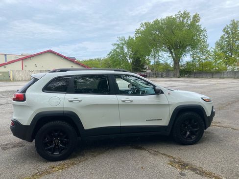 Used 2014 Jeep Cherokee Trailhawk AWD/4WD image 6