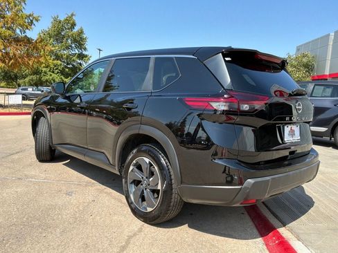 Used 2025 Nissan Rogue SV FWD image 8