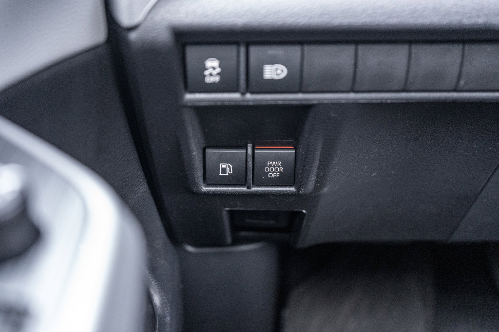 Used 2025 Toyota Sienna LE AWD/4WD image 22