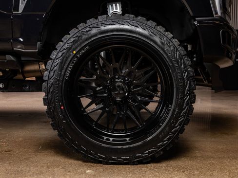 Used 2024 Ford F350 Platinum w/ FX4 Off-Road Package image 12