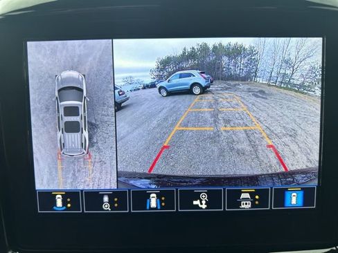 Used 2023 Chevrolet Traverse LT image 32