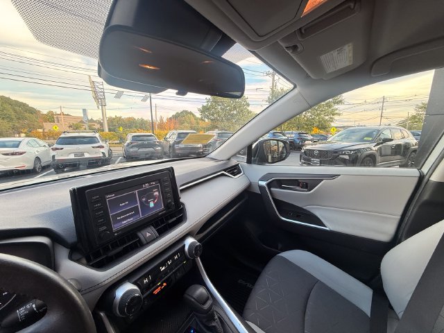 Used 2021 Toyota RAV4 XLE w/ XLE Grade Weather Package AWD/4WD image 19