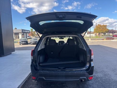 Used 2023 Subaru Forester Premium image 8