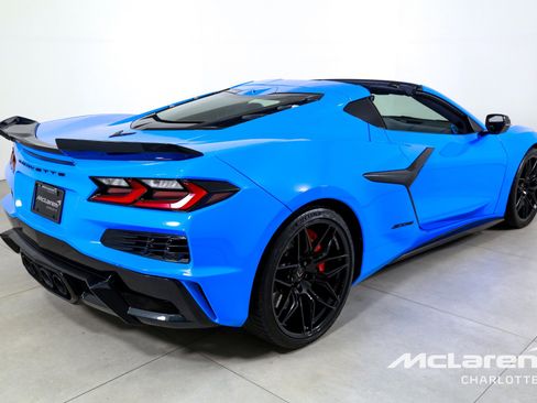 Used 2024 Chevrolet Corvette Z06 RWD image 9