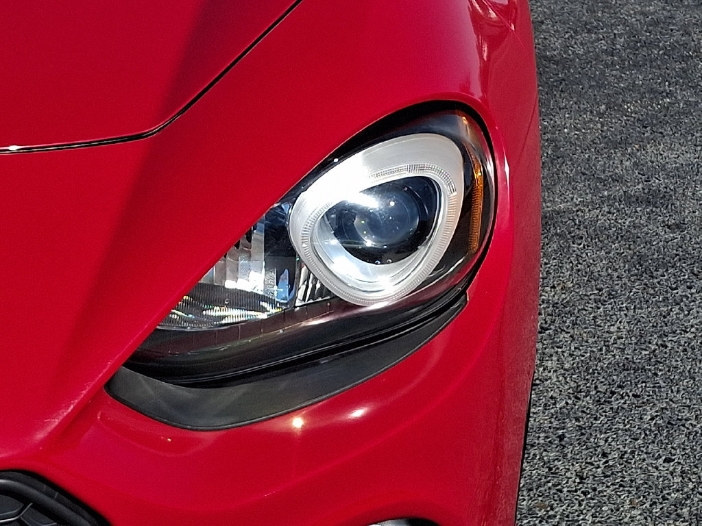 Used 2017 FIAT 124 Spider Abarth RWD image 9