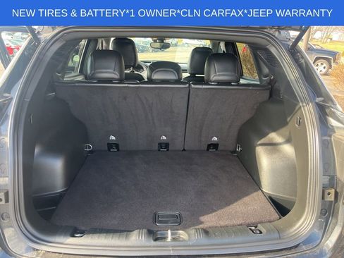Used 2024 Jeep Compass Latitude AWD/4WD image 16