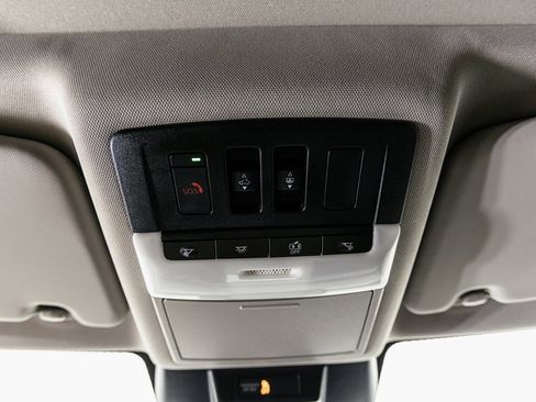 Used 2021 Nissan Rogue SL w/ Premium Package image 16