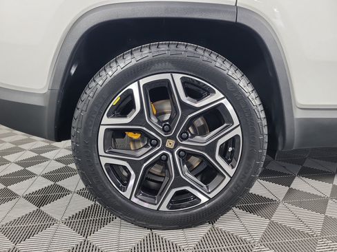 Used 2023 Rivian R1S Launch Edition Quad AWD/4WD image 12