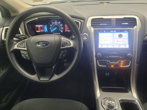 Used 2019 Ford Fusion SE FWD image 22