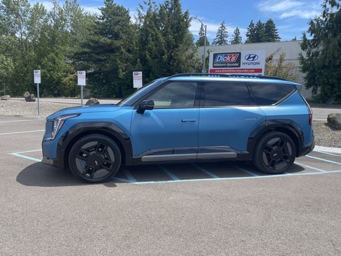 Used 2024 Kia EV9 GT-Line AWD/4WD image 2