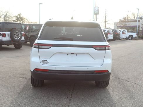 Used 2023 Jeep Grand Cherokee Altitude image 6