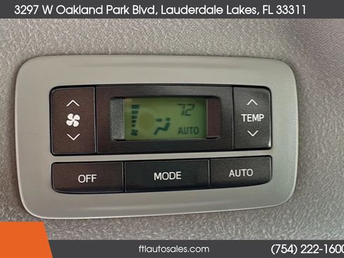 Used 2014 Toyota Sienna SE FWD image 25