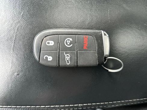 Used 2021 Jeep Grand Cherokee Overland AWD/4WD image 28