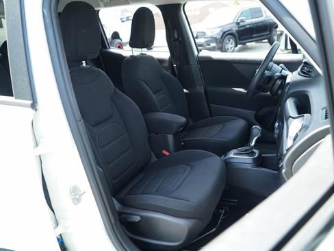 Used 2021 Jeep Renegade Latitude AWD/4WD image 33