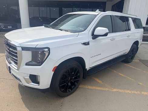 Used 2022 GMC Yukon XL SLT w/ SLT Luxury Package AWD/4WD image 1