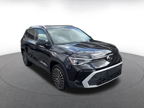 Used 2025 Volkswagen Taos SE image 3