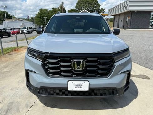 Used 2025 Honda Pilot Sport image 4