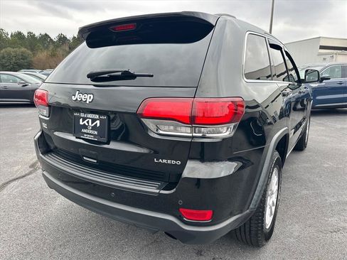 Used 2020 Jeep Grand Cherokee Laredo image 3
