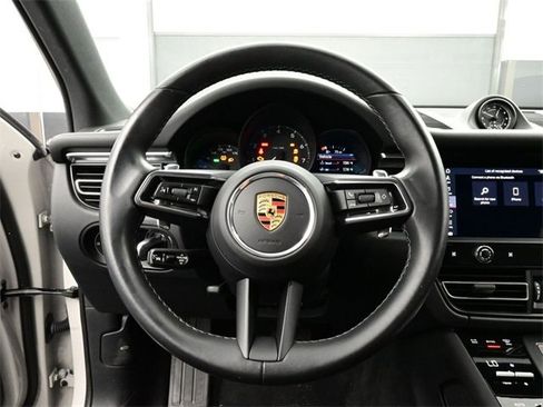 Certified 2023 Porsche Macan image 8