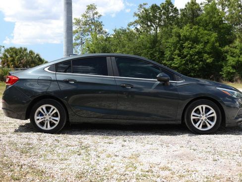 Used 2018 Chevrolet Cruze LT w/ Convenience Package FWD image 13
