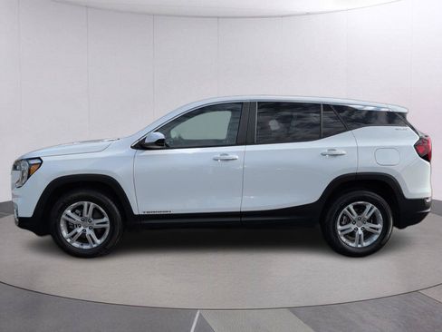 Used 2024 GMC Terrain SLE FWD image 2