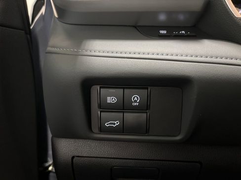 Used 2024 Toyota Highlander XLE image 14