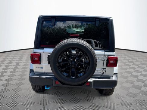 Used 2023 Jeep Wrangler Unlimited Sahara w/ Dual Top Group AWD/4WD image 7