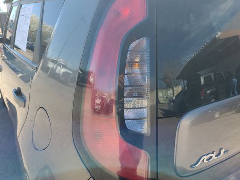 Used 2018 Kia Soul w/ Convenience Package image 24